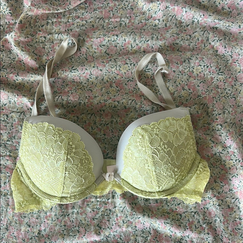 Lace Push-Up Bra in Pastel Yellow - Women Intimates